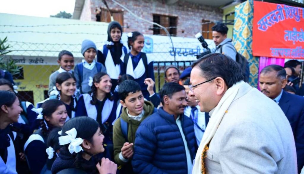 सरस्वती शिशु मंदिर ताड़ीखेत में मुख्यमंत्री का विद्यार्थियों से संवाद