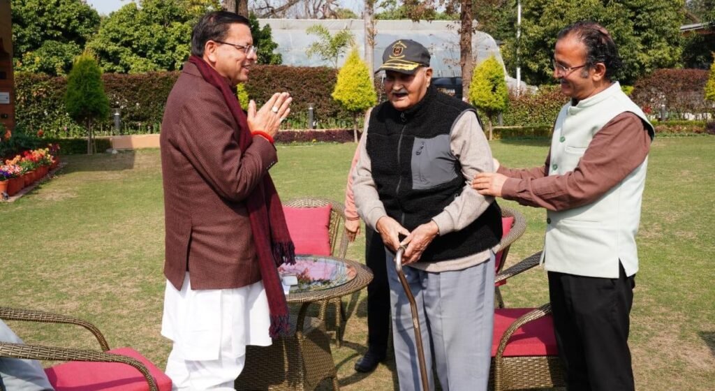 मानवता और संवेदना की मिसाल: सेवानिवृत्त ब्रिगेडियर ने मुख्यमंत्री राहत