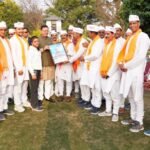 पुष्कर सिंह धामी को चम्पावत के होल्यारों ने दी होली