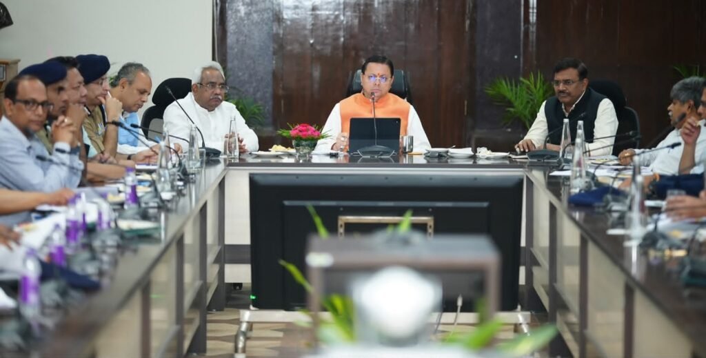 मानसून से पहले तैयारियां पूरी करें, 15 नवंबर तक प्रदेश की सभी सड़कें हों गड्ढामुक्त : धामी