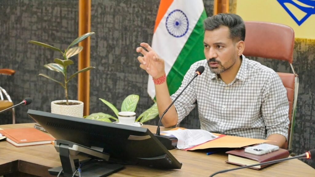 देहरादून में ट्रैफिक और पार्किंग सुधार पर डीएम सख्त, माइक्रो लेवल मोबिलिटी प्लान बनाने के निर्देश…